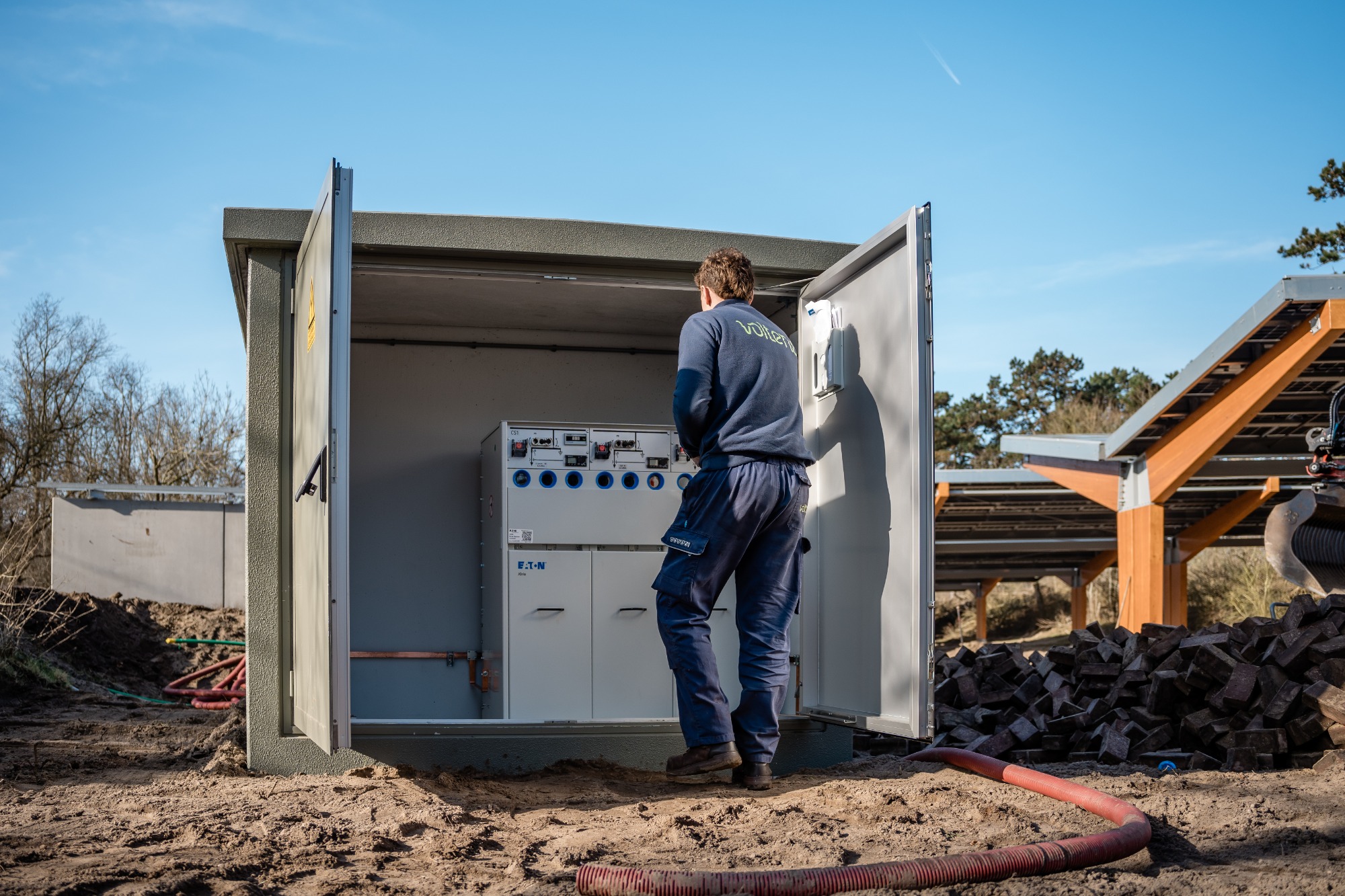 Aanleg middenspanningsring met compactstations camping Bakkum