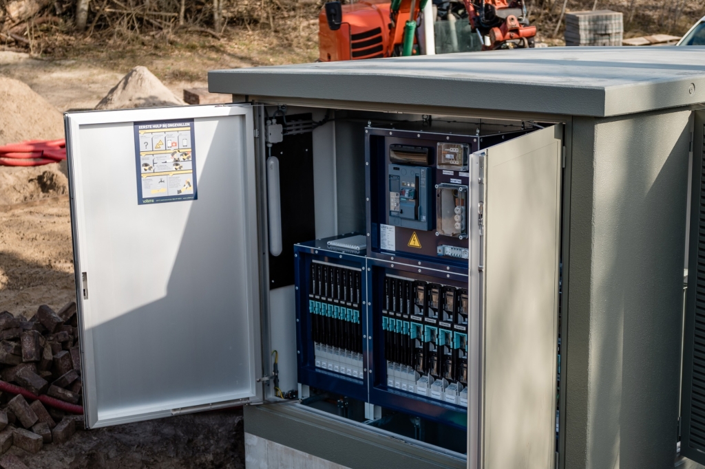 Aanleg middenspanningsring met compactstations camping Bakkum