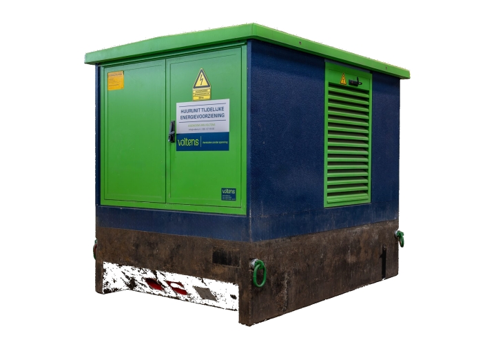 Groen met blauw huurstation voor tijdelijke energievoorziening, met het Voltens-logo op de deur